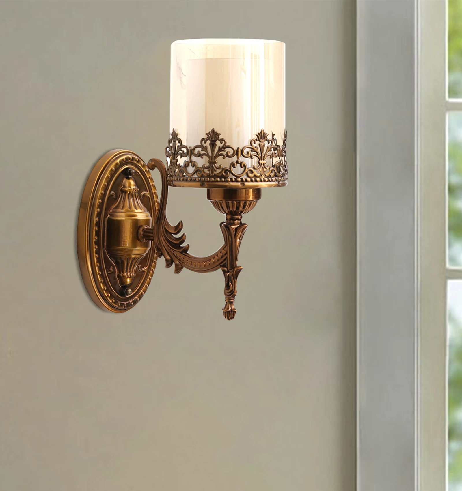 Antique Look, Laced Rim, Wall Sconce with Pure Glass Shade Wall Light