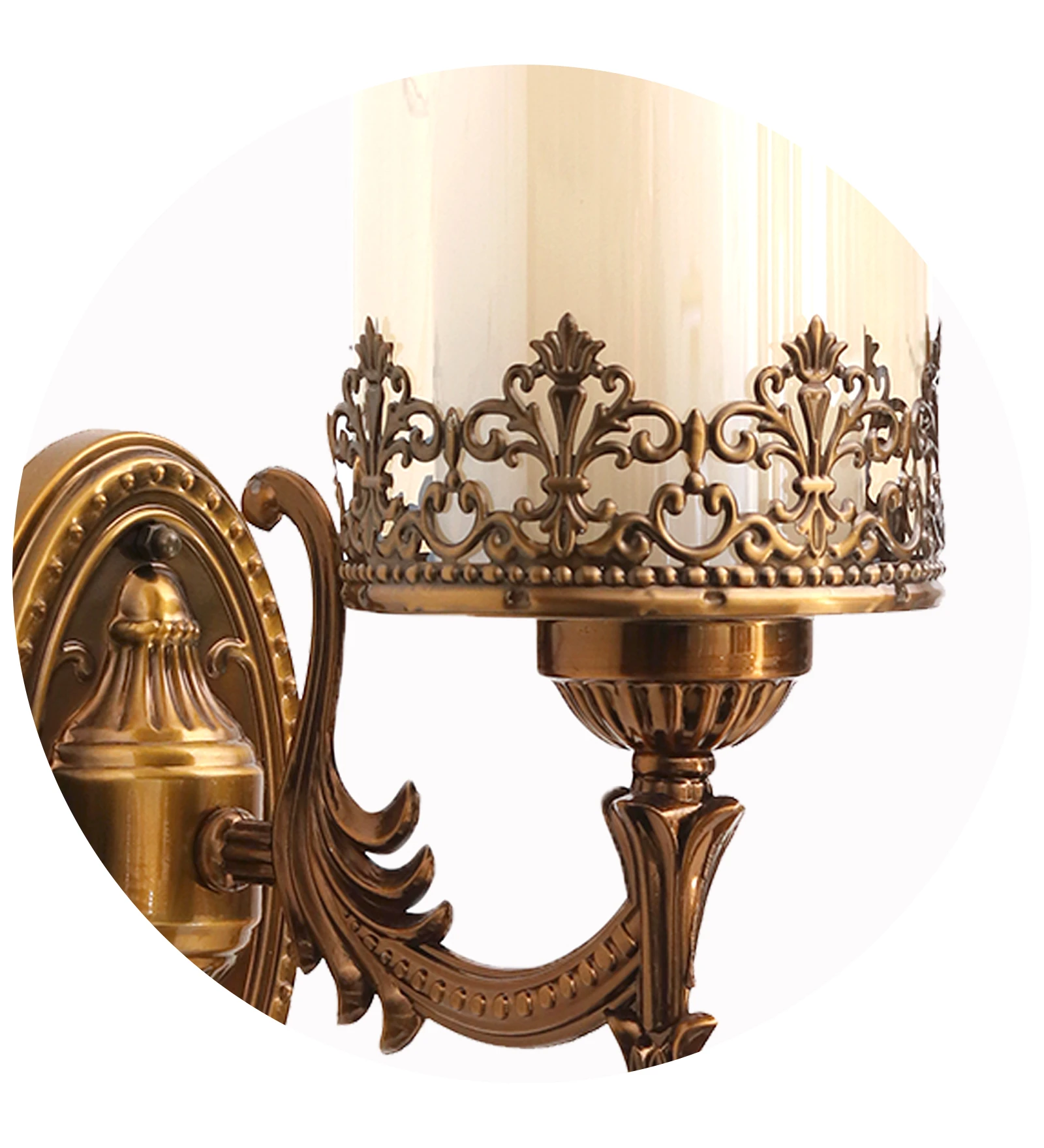 Antique Look, Laced Rim, Wall Sconce with Pure Glass Shade Wall Light