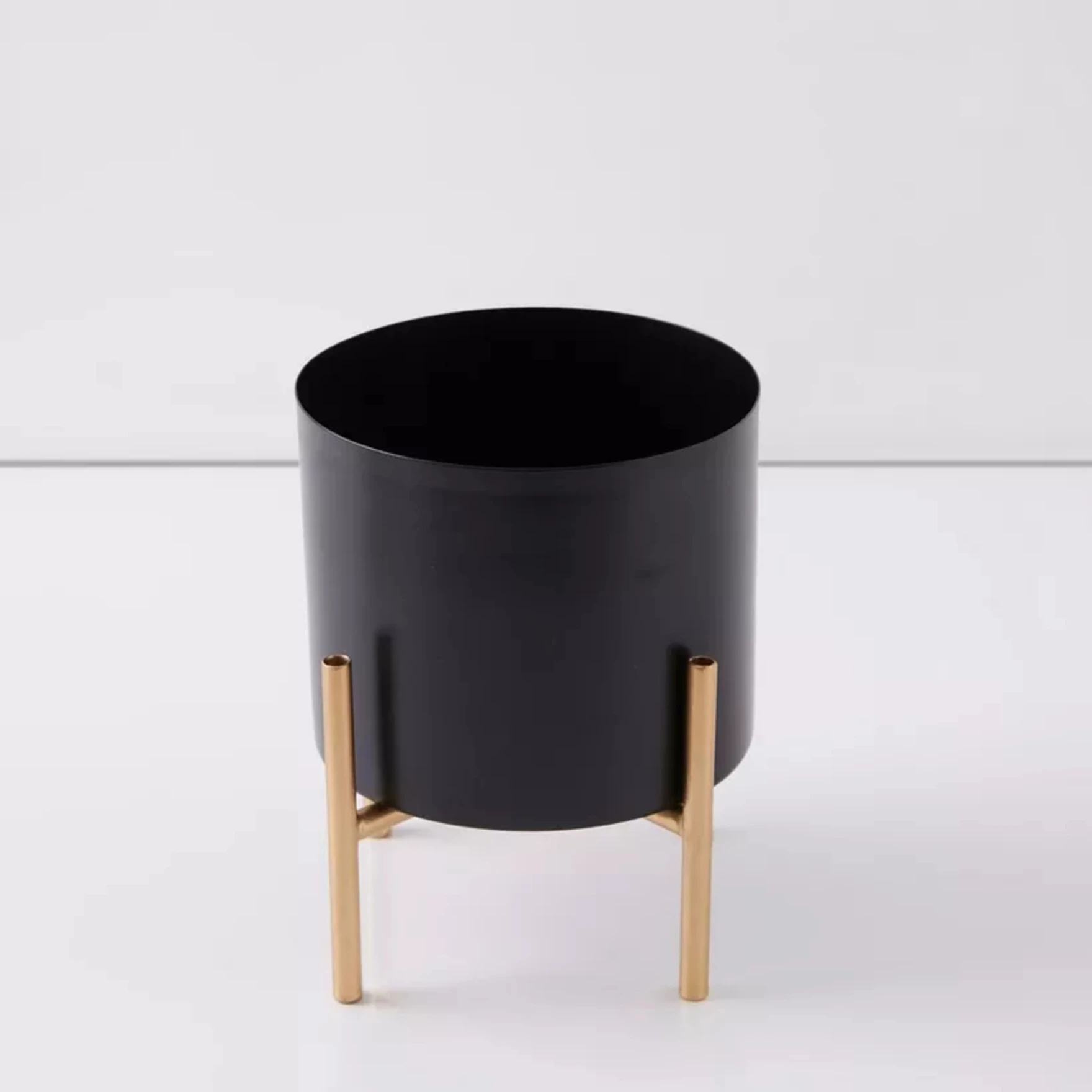Standing Floor Planters with Metal Stand , Plant Pot Container, Black pot and Gold stand Tree Planter Flower Pots and Stands