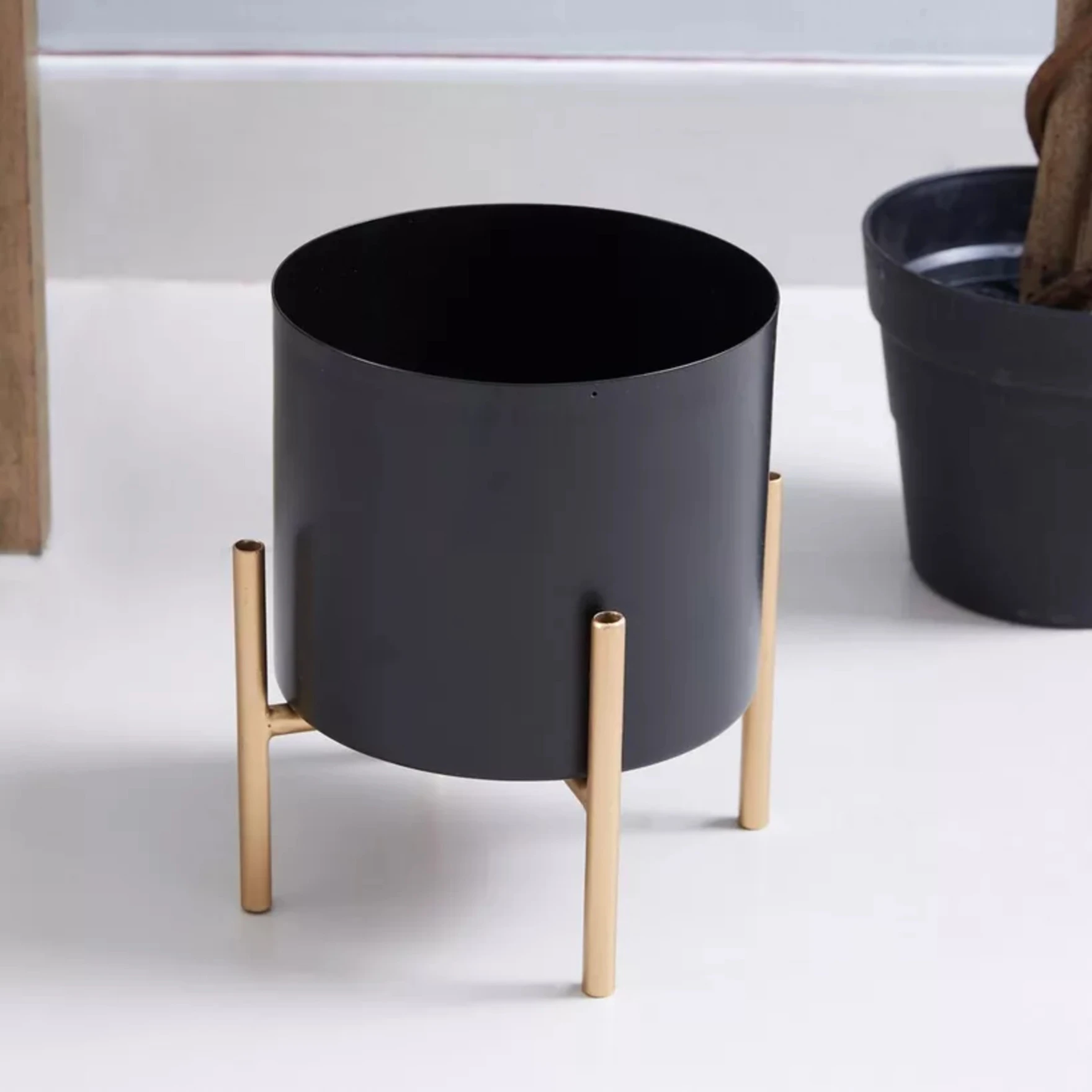 Standing Floor Planters with Metal Stand , Plant Pot Container, Black pot and Gold stand Tree Planter Flower Pots and Stands