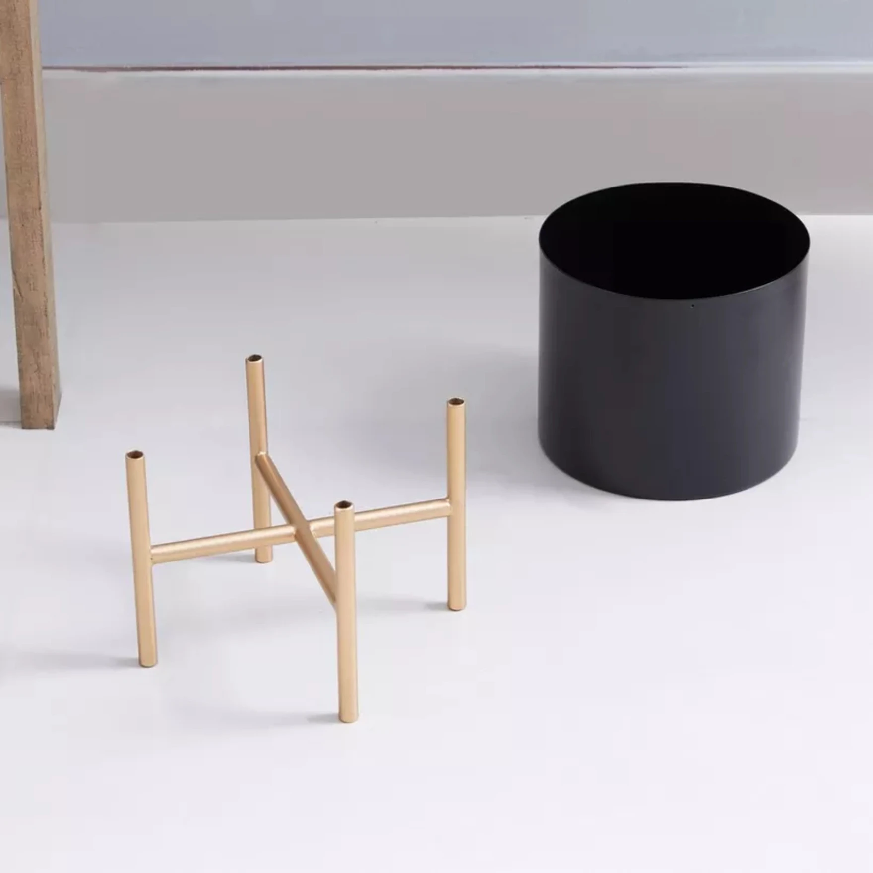 Standing Floor Planters with Metal Stand , Plant Pot Container, Black pot and Gold stand Tree Planter Flower Pots and Stands