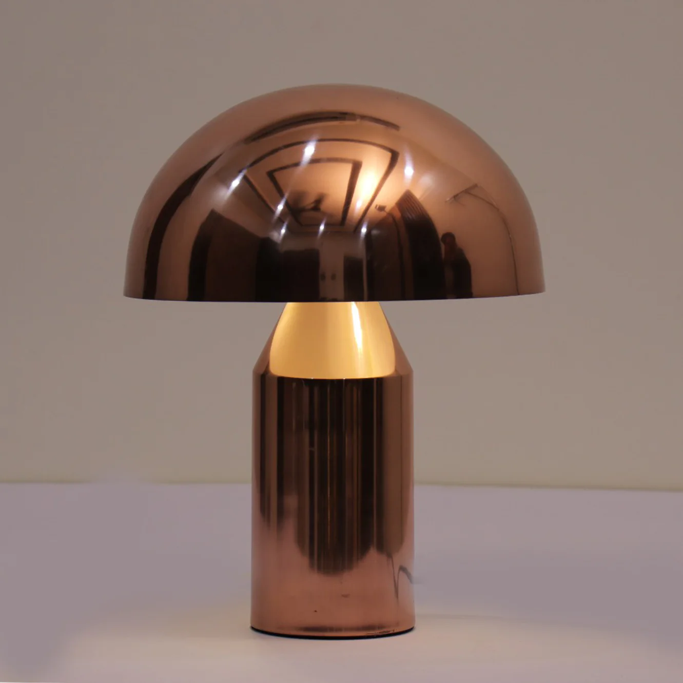 Brisa Mushroom Table Lamp - Elegant Iron Base & Eclectic Design
