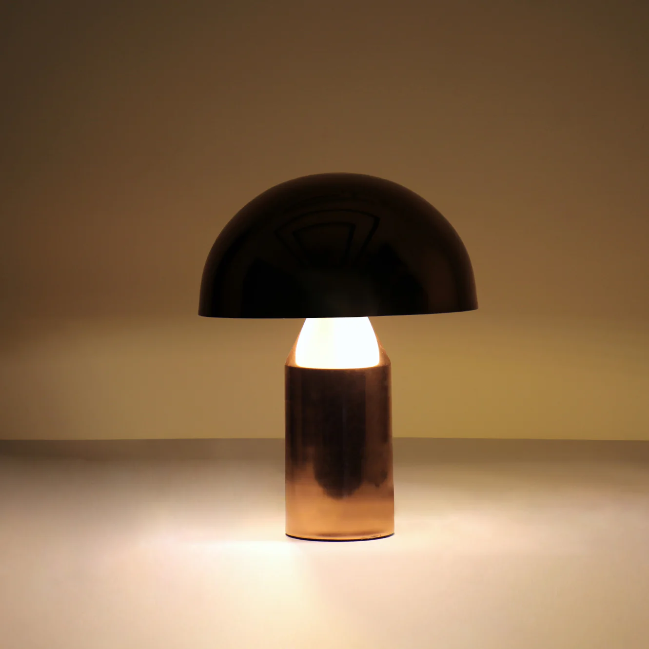Brisa Mushroom Table Lamp - Elegant Iron Base & Eclectic Design
