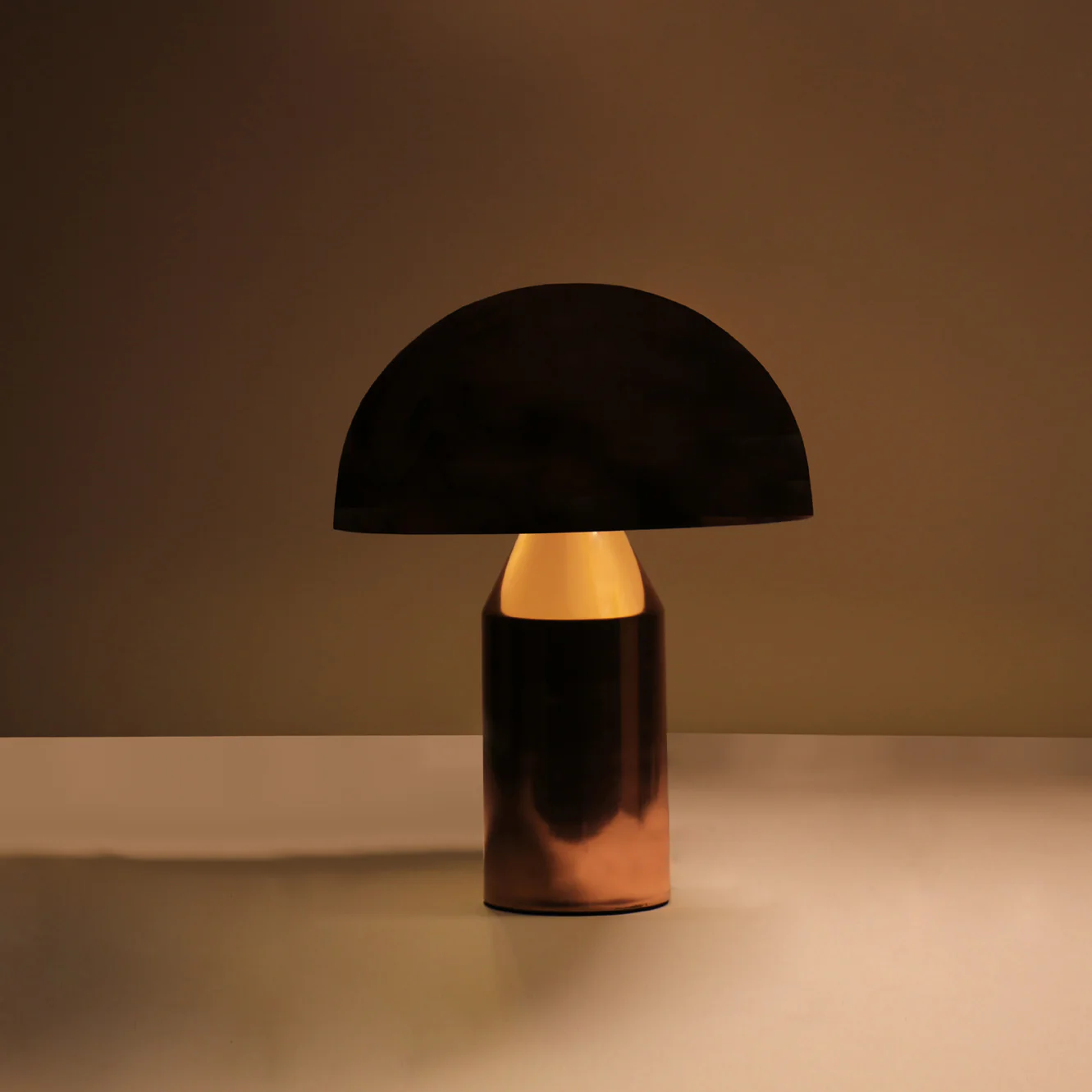 Brisa Mushroom Table Lamp - Elegant Iron Base & Eclectic Design
