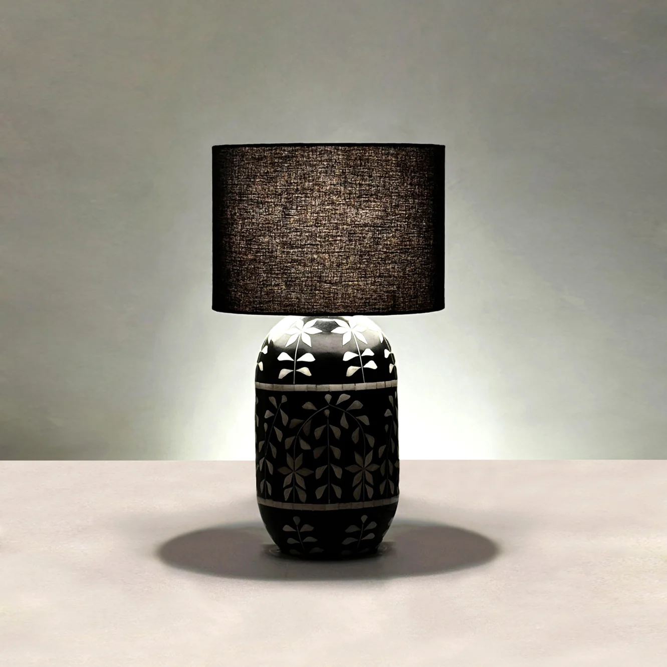 Kalla Petal Table Lamp - Elegant Iron Base & Eclectic Design