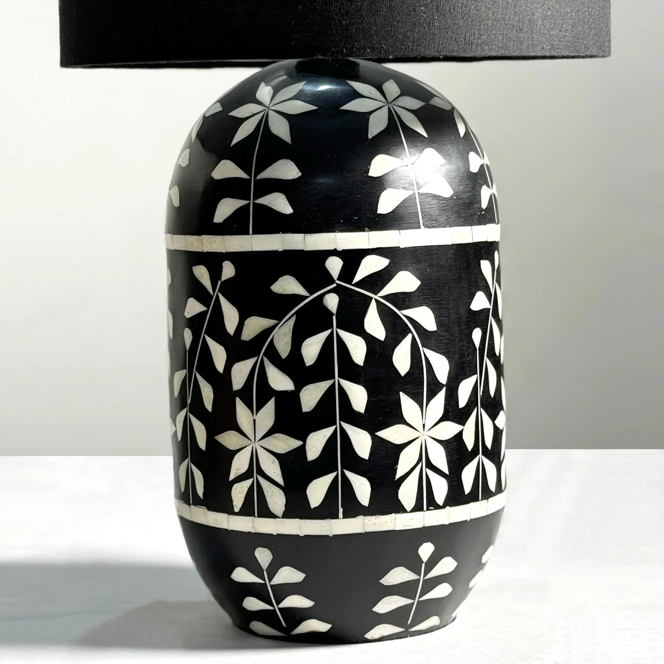 Kalla Petal Table Lamp - Elegant Iron Base & Eclectic Design