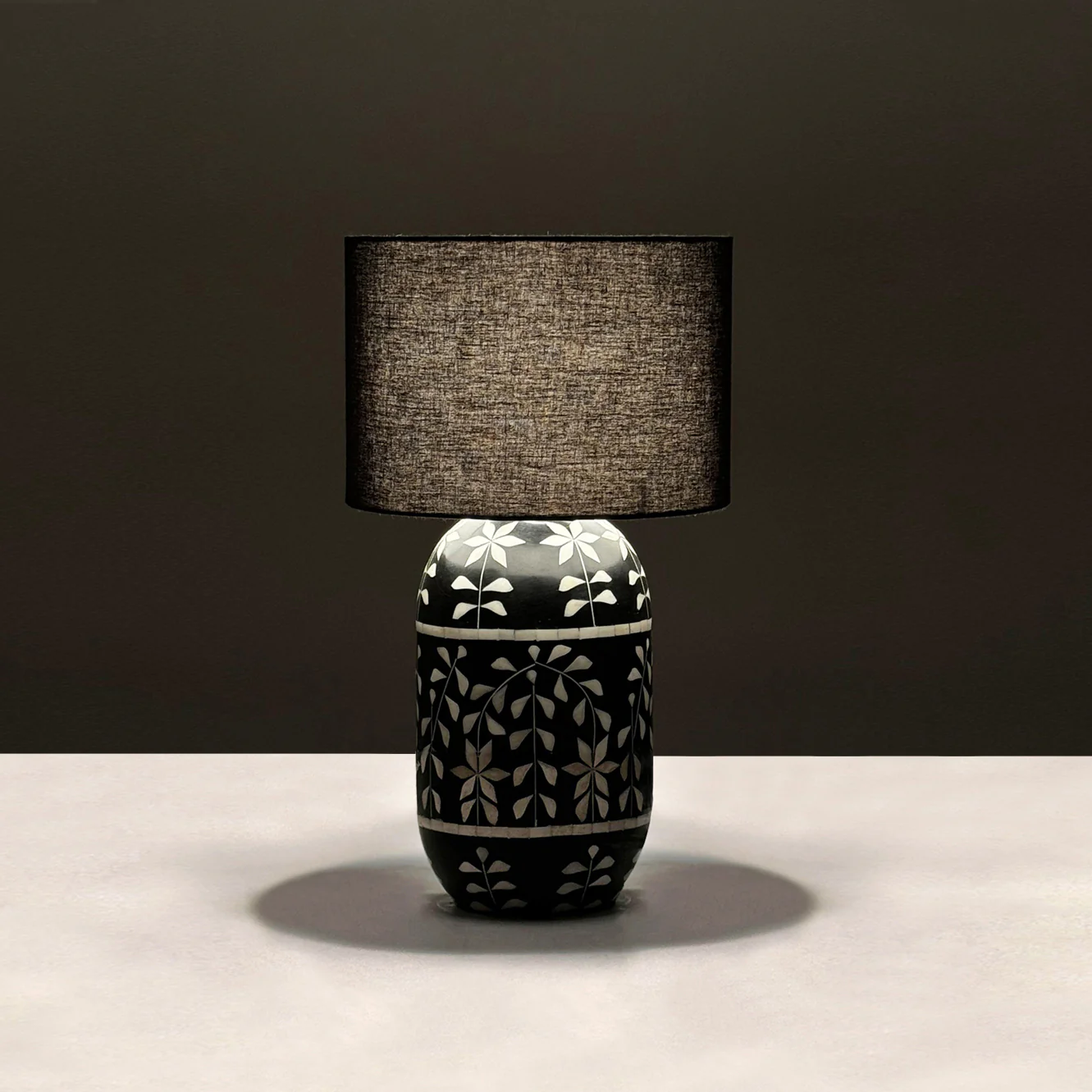 Kalla Petal Table Lamp - Elegant Iron Base & Eclectic Design