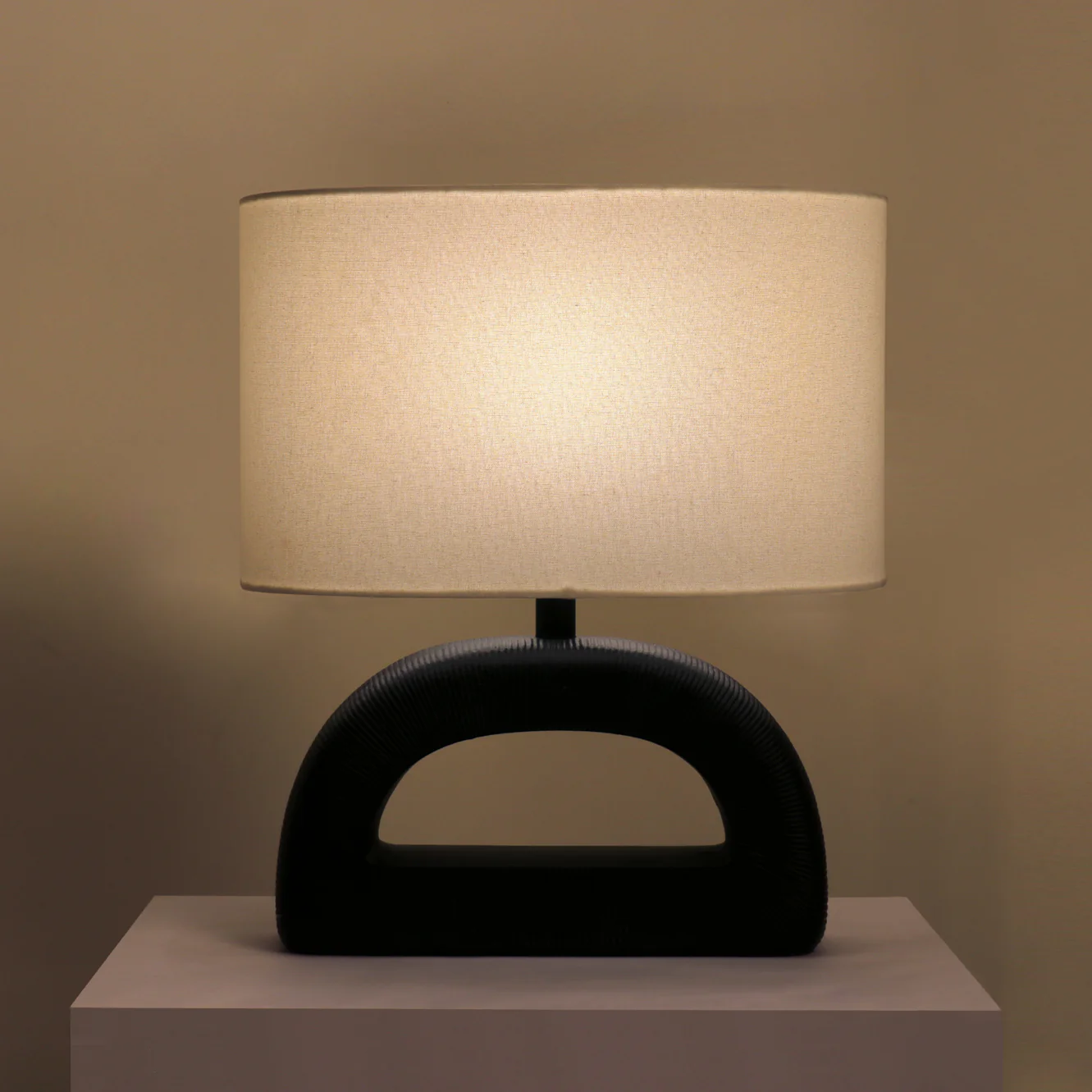 Leuto Table Lamp - Elegant Iron Base & Eclectic Design
