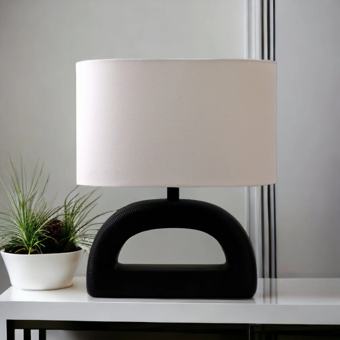 Leuto Table Lamp - Elegant Iron Base & Eclectic Design