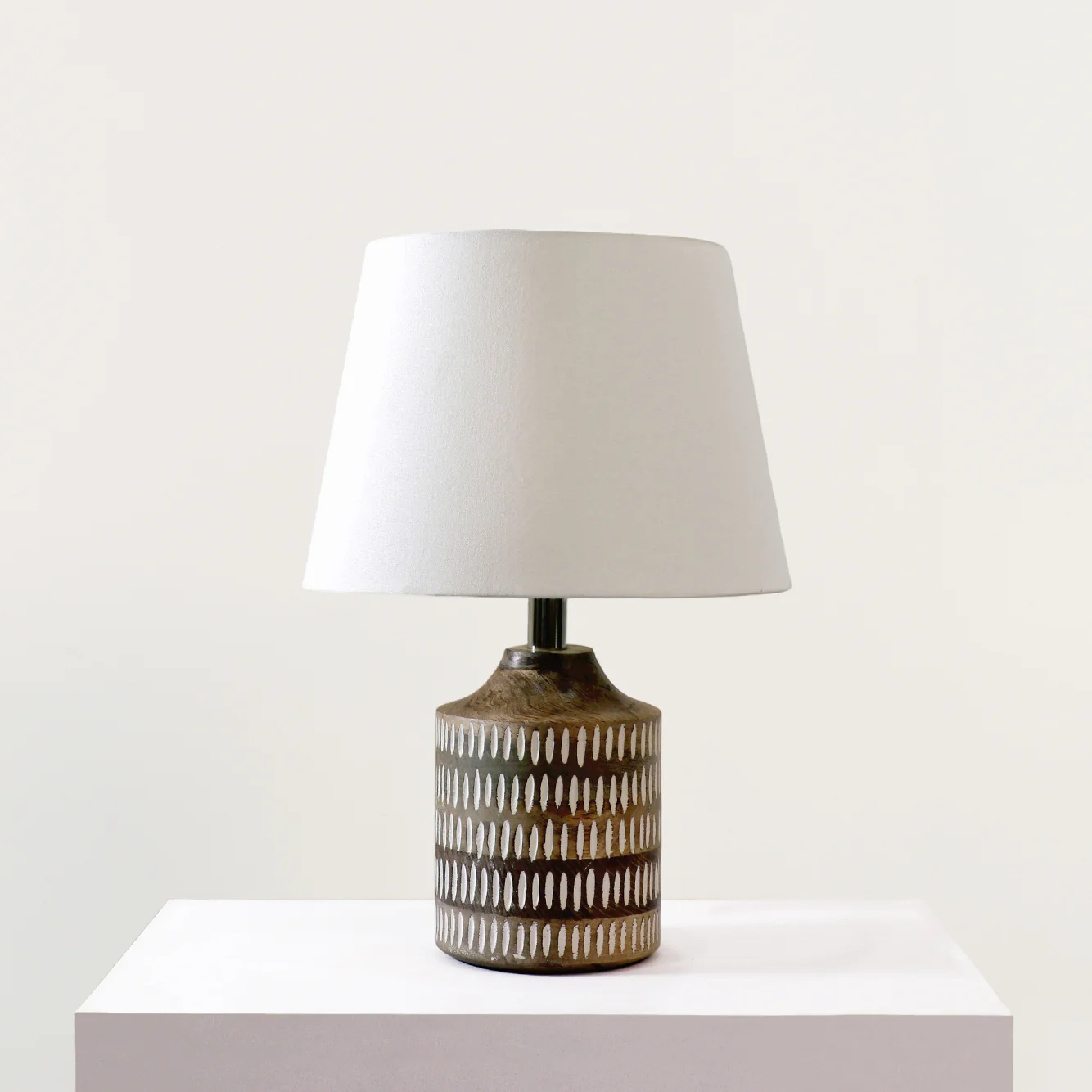 Naybu Straight Table Lamp - Elegant Iron Base & Eclectic Design
