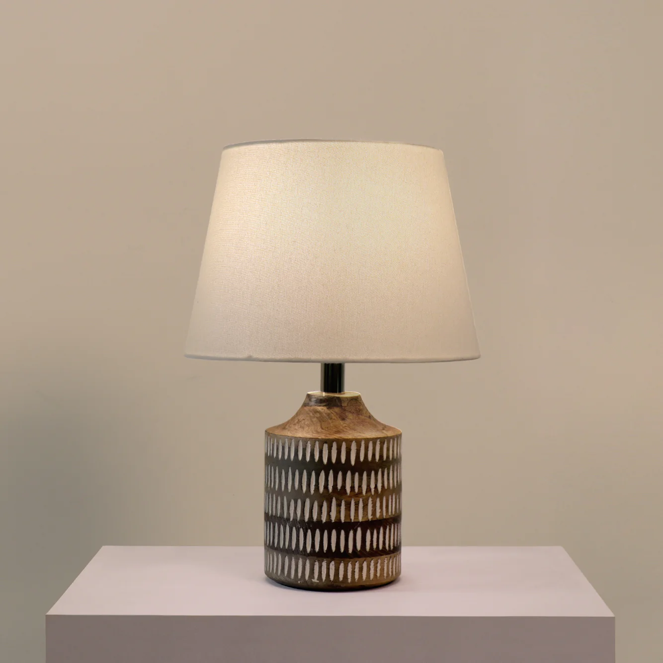 Naybu Straight Table Lamp - Elegant Iron Base & Eclectic Design