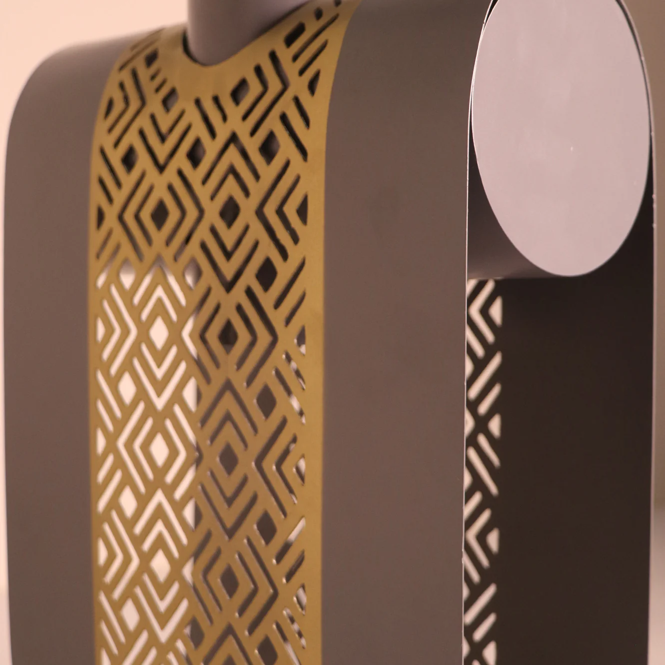 Arin Mesh Wide Hanging Elegant Iron Base & Eclectic Design