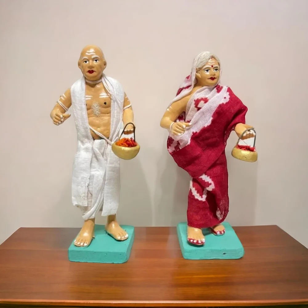 Handmade Clay Doll Human Working Figure for Gift & Décor, Brahmana and Brahmana Wife Pair Human Figure Miniature Idol, Housewarming Gifting, Table Déco