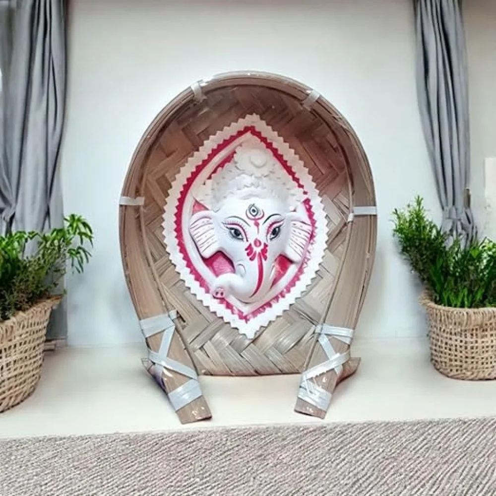 KARRU KRAFFT Ganesha Face wall Decor. Shola Pith Vinayaka face in Kulo, Bamboo Tray, Ganesha Murti decorative wall hanging, Ganesha face in Kulo