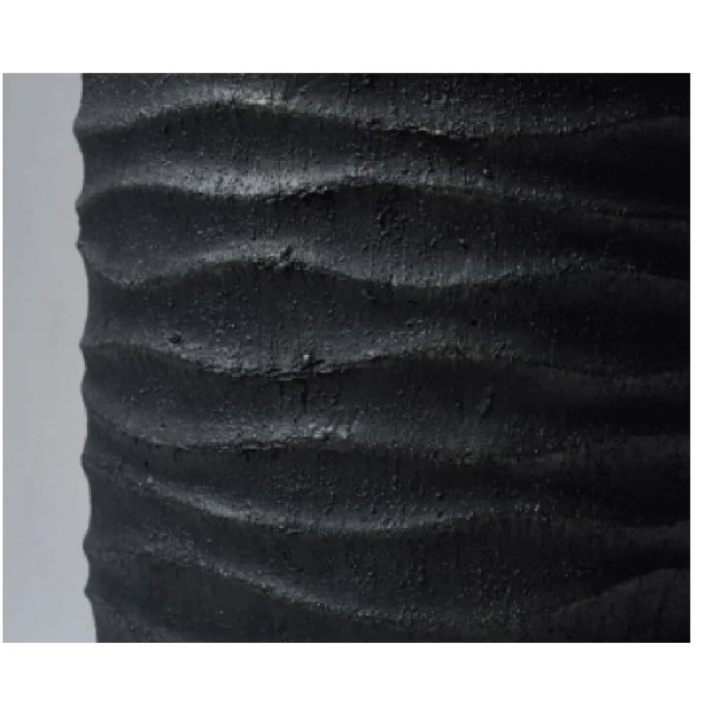 Elfloren Black polyresin floor vase with a wave-textured surface, perfect for fresh flowers, dried stems, pampas grass, or modern standalone decor.
