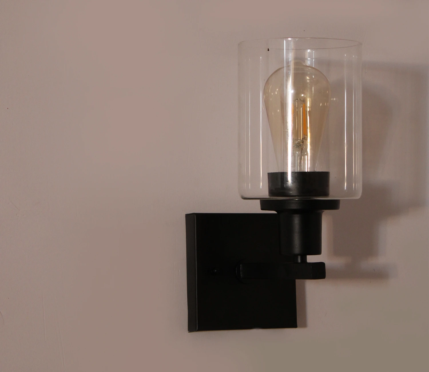 Mate Black Wall Sconce with Clear Glass Shade | SKE-140029