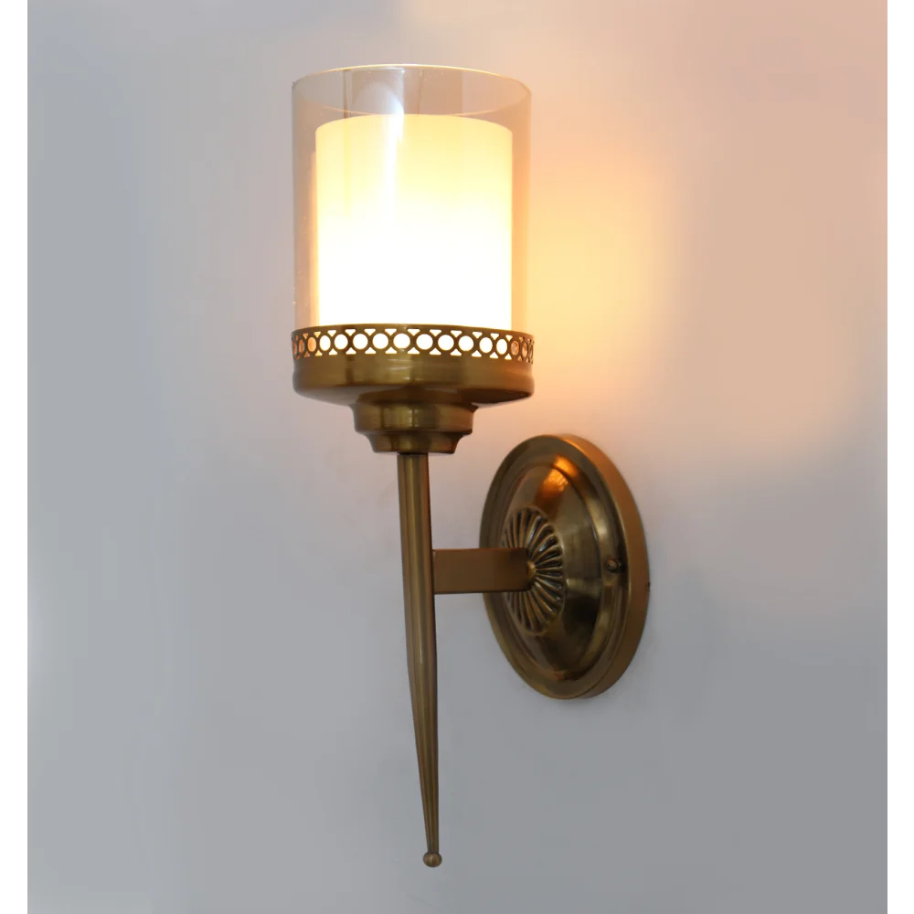 Vintage Brass Wall Sconce with Decorative Cutout Design | SKE-140025