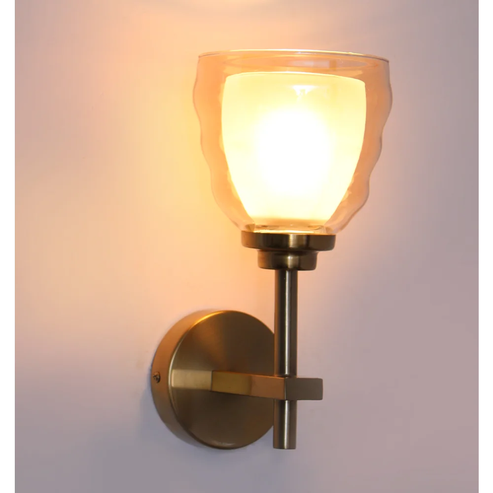 Classic Golden Wall Light With Antique Brass Finish | SKE-140024