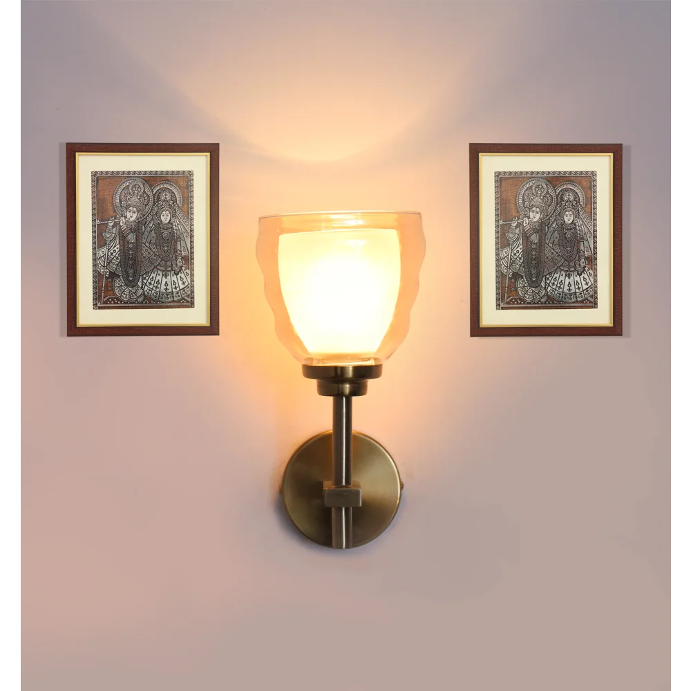 Classic Golden Wall Light With Antique Brass Finish | SKE-140024