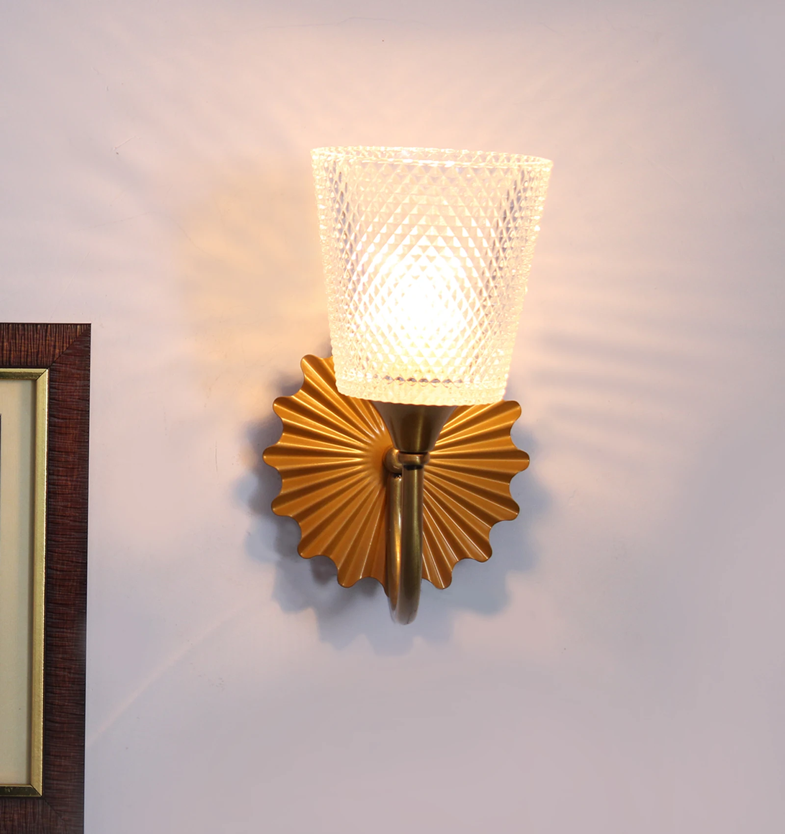 Chic And Stylish Gold Finish Wall Light With White Diamond Cutting Glass | SKE-140020WDCG