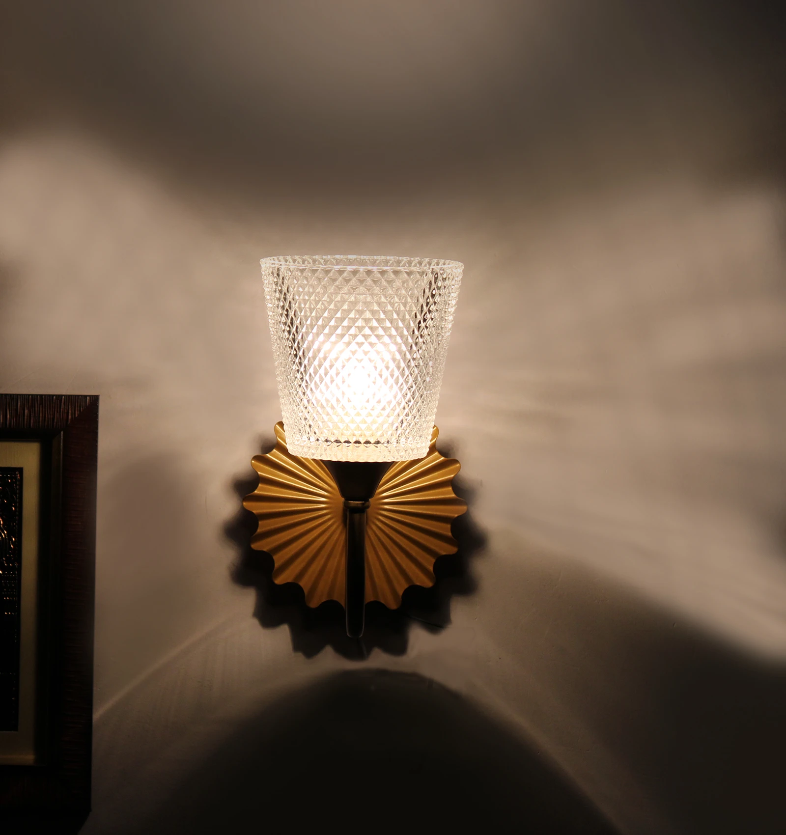 Chic And Stylish Gold Finish Wall Light With White Diamond Cutting Glass | SKE-140020WDCG