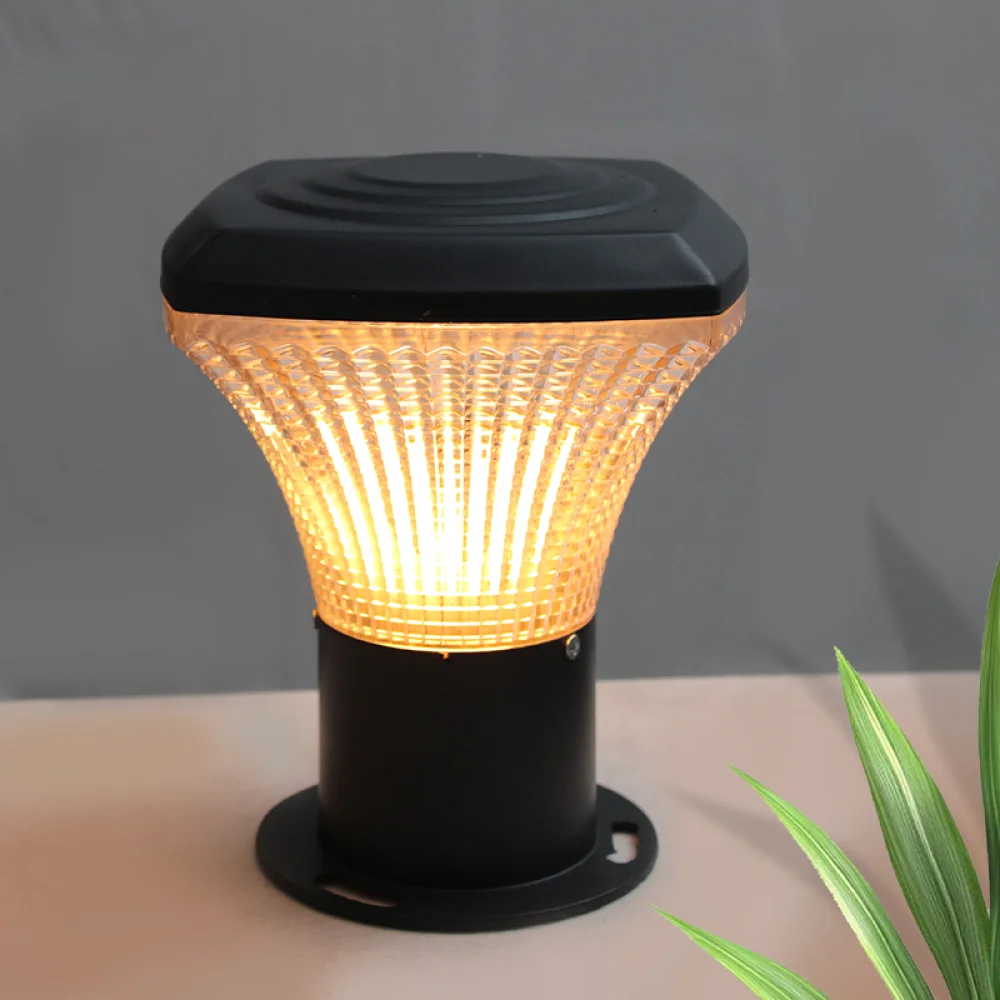 Modern LED Outdoor Garden Post And Gate Light & Pathway Lamp | SKE-200001