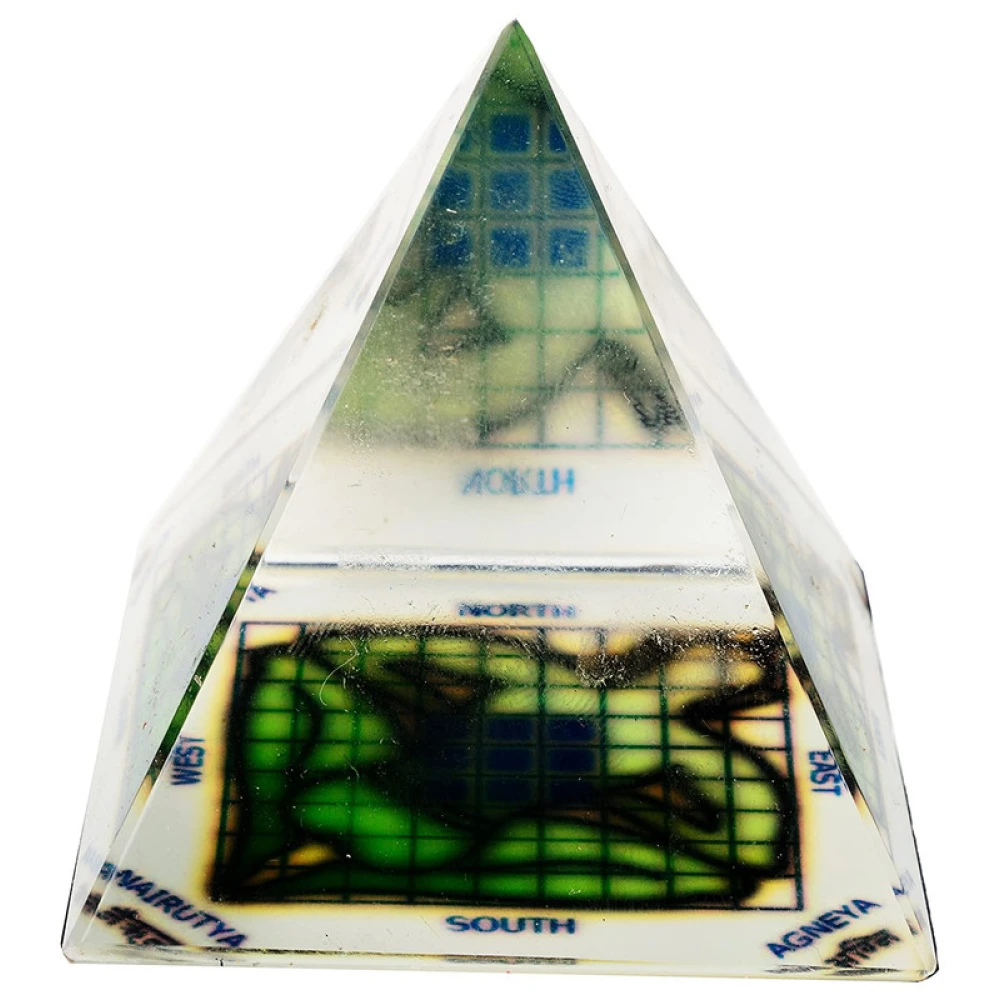 Glass Vastu Pyramid for showpiece (6 x 6 x 6 cm).