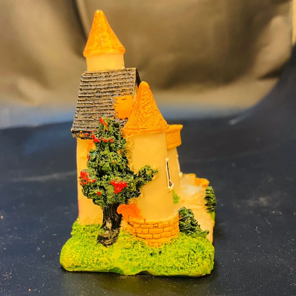 Mini Beautiful House Under The Tree