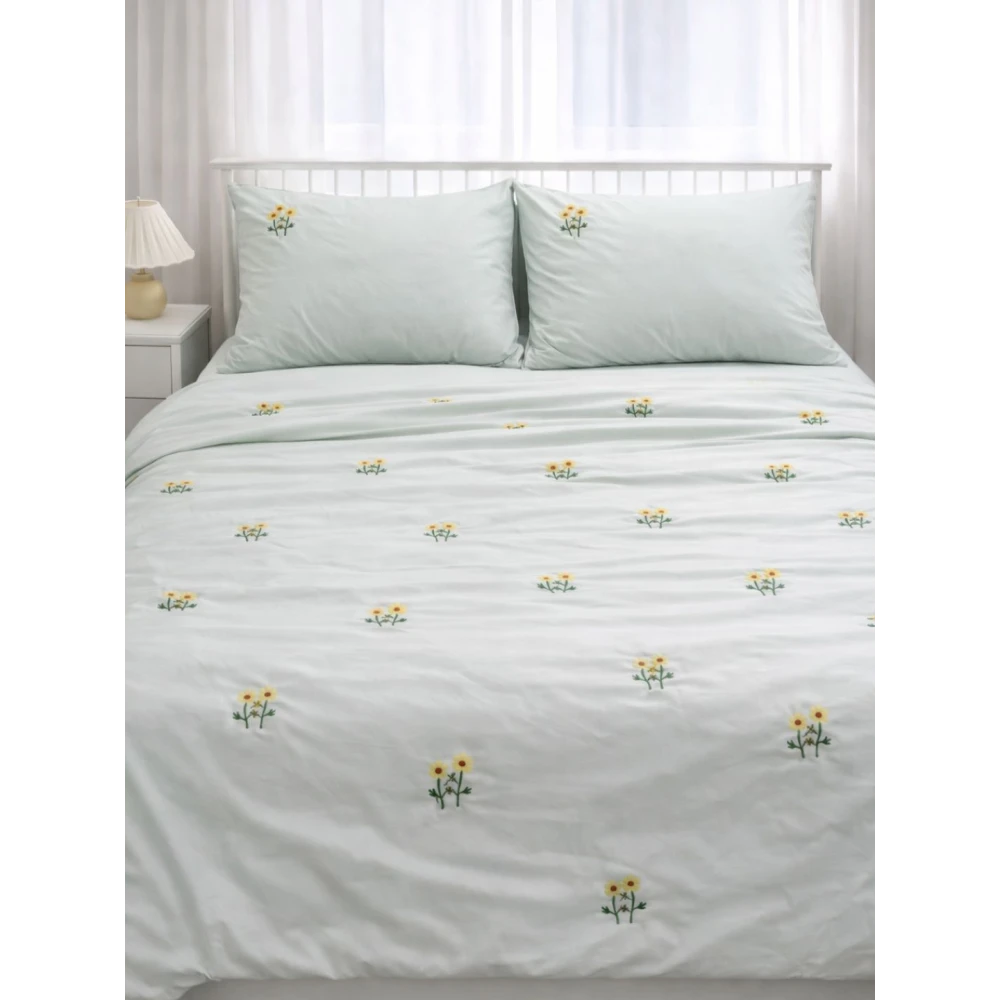 Embroided Cotton Bedsheet with 2 pillow covers (Green.)