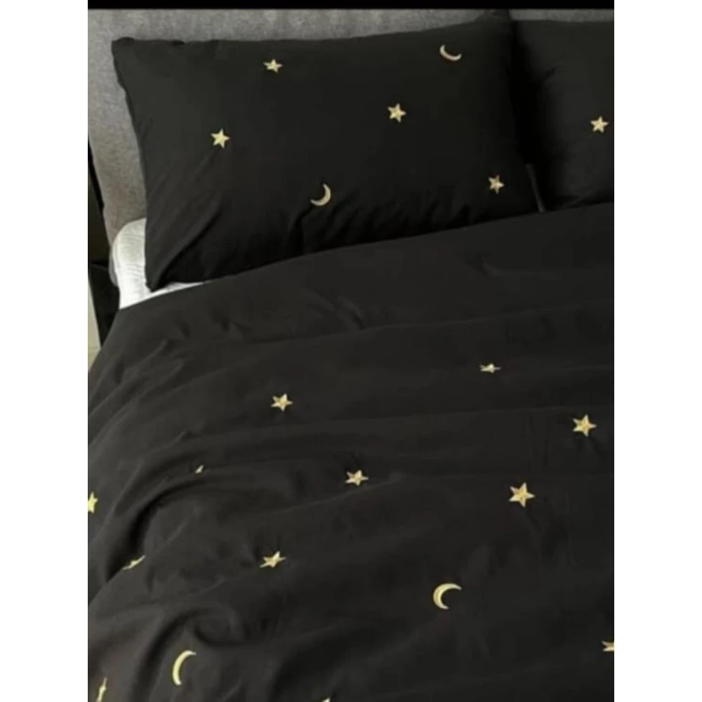 Embroided Bedsheet with 2 pillow covers