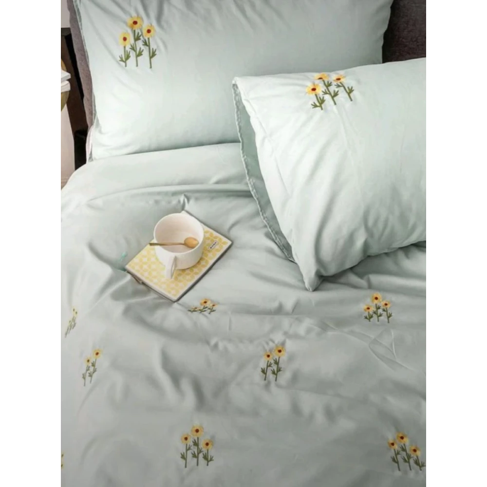 Embroided Cotton Bedsheet with 2 pillow covers (Green.)