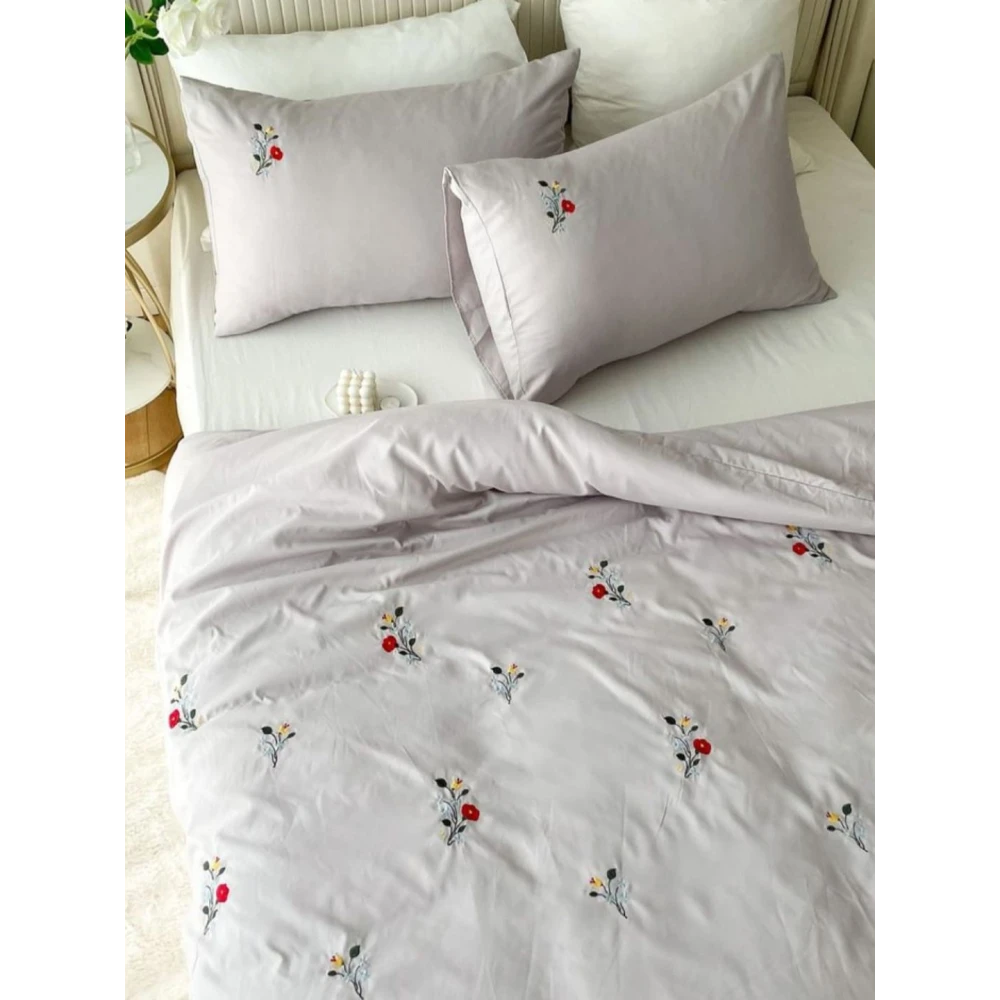Embroided Cotton Bedsheet with 2 pillow covers ( White. )