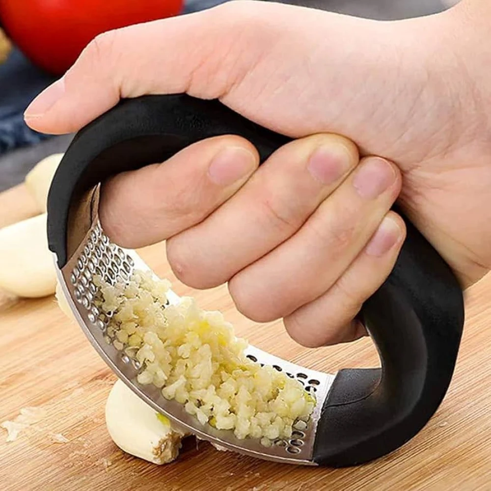 Curve Garlic/Elaichi Press Corrosion Resistant (Pack Of 1)