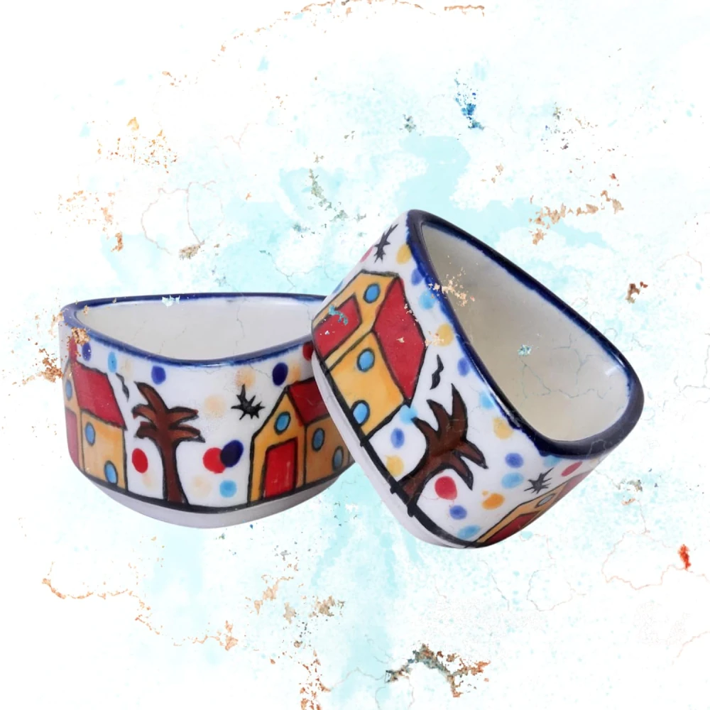 HOUSELA Hand Painted White Ceramic Triangle Shape Bowl for Serving Chutney Bolw Sauce Bowl Pickle Bowl Set of 2 Pcs