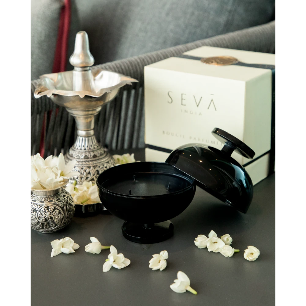 Oasis Midnight Candle – Noir Scented Elegance in Sculpted Black