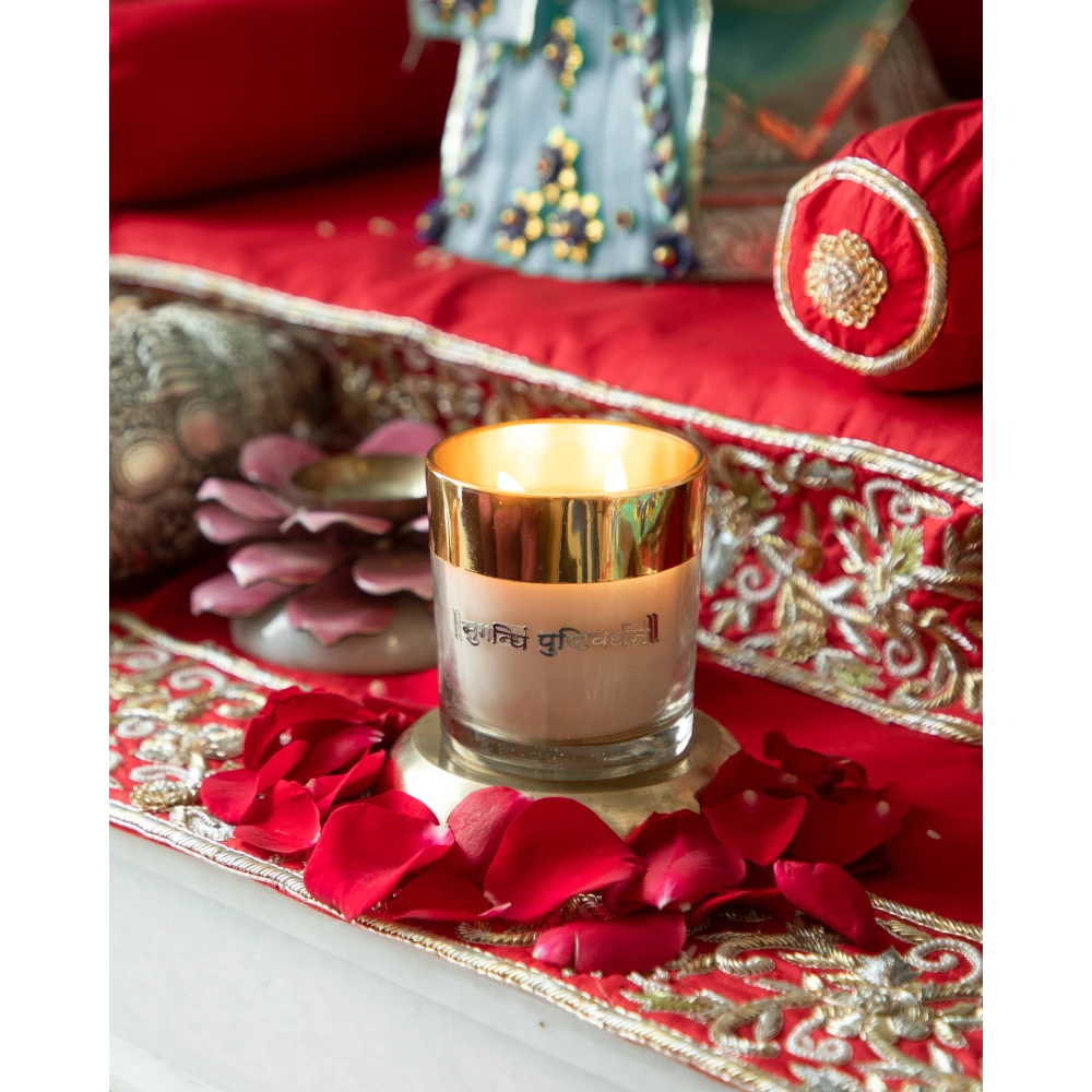 Enchante Divine Mantra Candle – Sugandhim Pushtivardhanam Edition