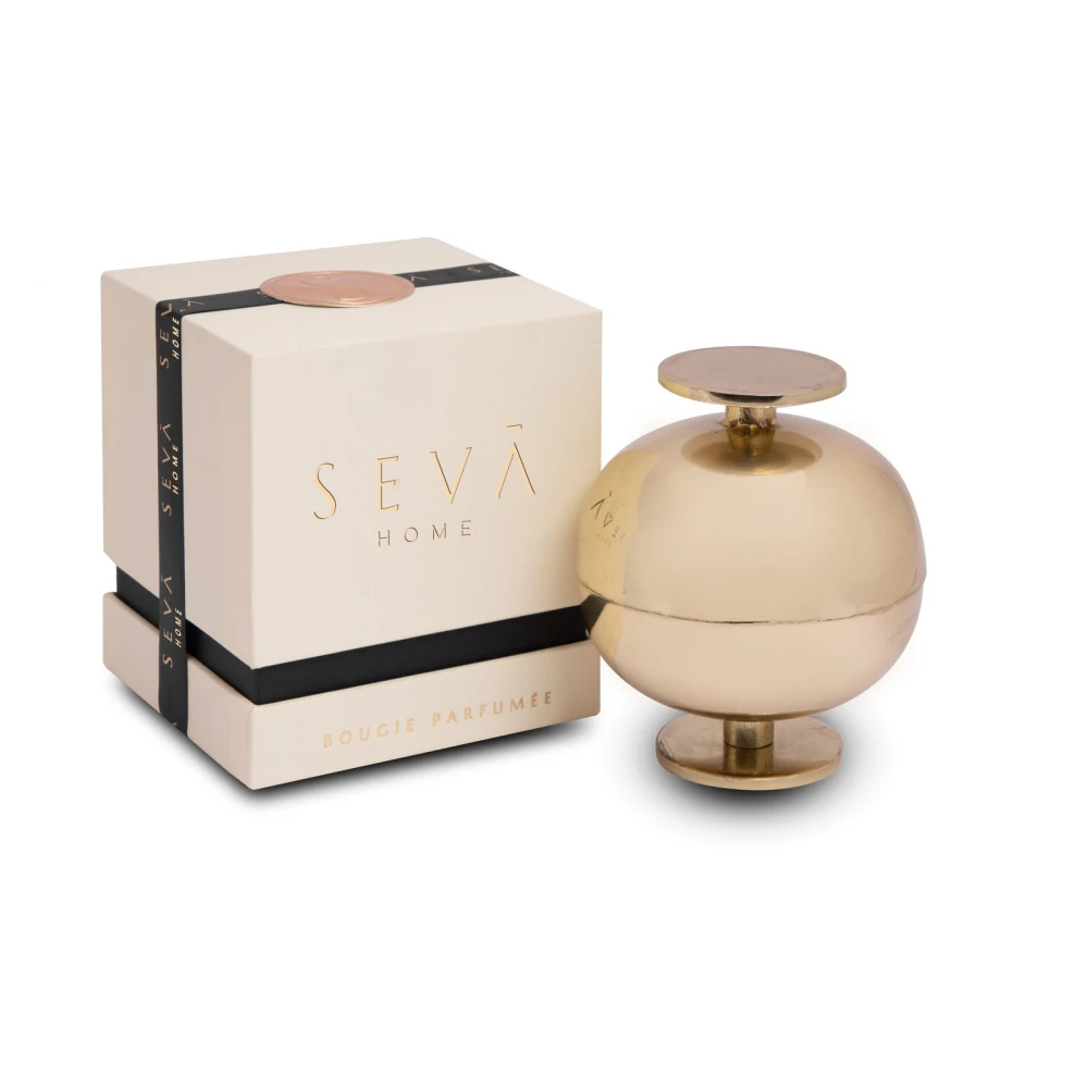 Oasis Glow Candle – Sculpted Gold Elegance with Bloom Fragrance